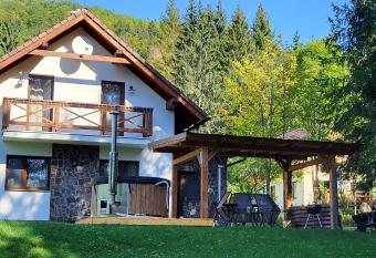 Chata Krpko has rooms with a private hot tub