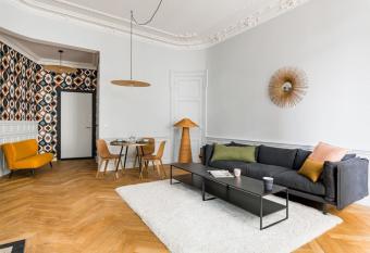 Madeleine - baln  o confort absolu has Balcony rooms