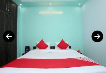 Golden home stay has Balcony rooms