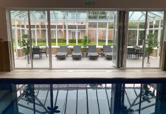 Heywood Spa Hotel has Balcony rooms