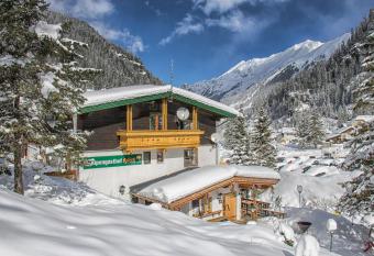 Alpengasthof Paletti Uttendorf has Balcony rooms