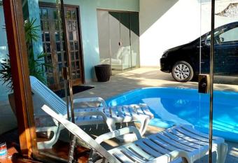 SHOW RURAL 2024- casa com ar e piscina has Balcony rooms