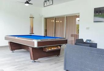 Villa Del Rosario has Balcony rooms