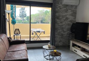 BOUTOUTE Superbe appartement au golf st cyprien has Balcony rooms