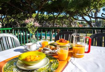 Wonderful apartment in Gav  . Barcelona has Balcony rooms