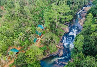 The Rainforest Hideaway has Balcony rooms