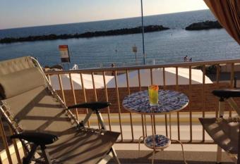 Casa Vacanze Marina di Pisa Catola has Balcony rooms