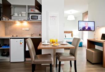 Odalys City Tours Le Jardin des Lettres allows 18 year olds to book a room