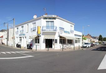 Hotel le Bon Soleil allows 18 year olds to book a room
