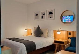 CHOLULA SUITES allows 18 year olds to book a room