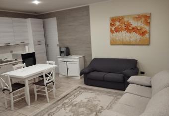 Fattoria I Canarini has rooms with a private hot tub