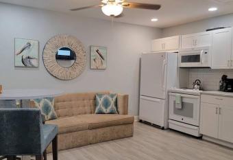 Flounder 1 Mile 2 Beach On Gulf Access Canal Private Washer Dryer allows 18 year olds to book a room