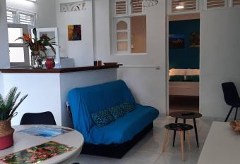 Un bain de nature a la Miellerie du Morne des Olives... has Balcony rooms