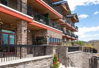 The Embers Hotel has Balcony rooms