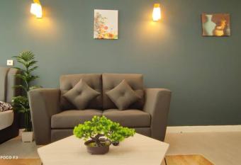 BS412-Self-check-in-Wi-fi-Netflix-Pool-Parking-Klia, 5084 allows 18 year olds to book a room