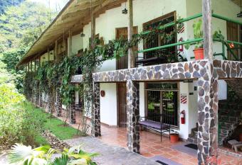 Bosque de Paz Reserva Biologica allows 18 year olds to book a room