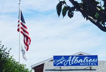 Daunts Albatross Motel has Balcony rooms