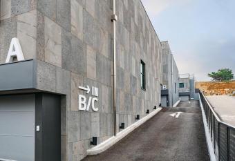 No25 Hotel Yangpyeong Seojong allows 18 year olds to book a room