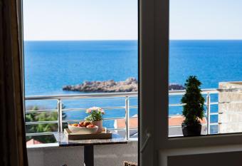 Kolomat has Balcony rooms