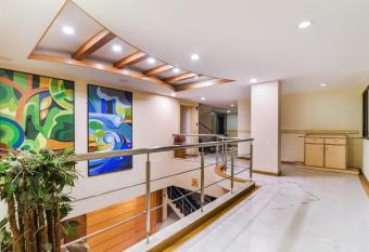 Super OYO Capital O 37664 Hotel Grand Plaza allows 18 year olds to book a room