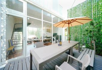                                                                                                                               6       has Balcony rooms