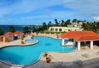 Beachfront Studio Apt w/ Full Kitchen & Pool has Balcony rooms