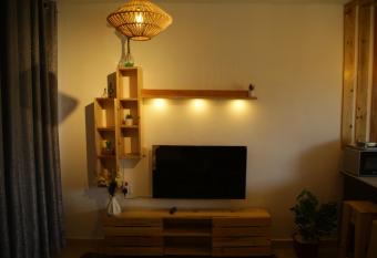 ENz Lovely Apartment 8 has Balcony rooms