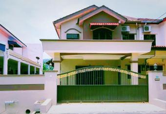 Ipoh Sunway 20Pax 5 mins Lost World Holiday Home by City Home Empire has Balcony rooms