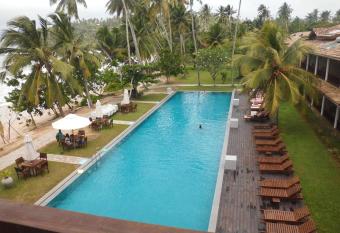 Paradise Beach Club has Balcony rooms