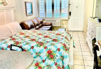 Little Condo on the Beach allows 18 year olds to book a room