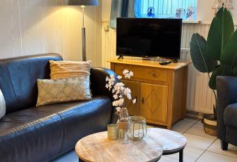 Vakantiehuis aan Zee (100 meter van het strand) has Balcony rooms