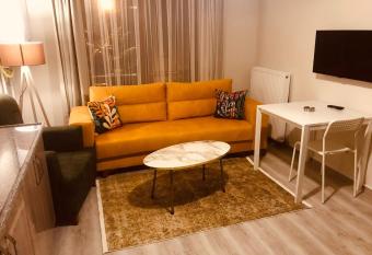 THE HOUSE OTEL has Balcony rooms