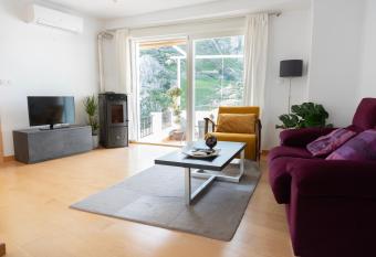 Capricho de Zuheros allows 18 year olds to book a room