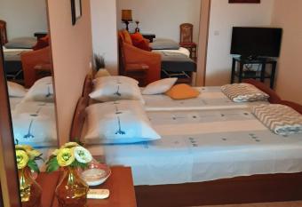 Apartments Zlosilo has Balcony rooms