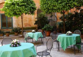 Casa Di Santa Francesca Romana a Ponte Rotto has Balcony rooms