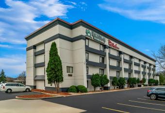 HomeTowne Studios by Red Roof Flint allows 18 year olds to book a room