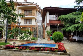 Chakarova Guest House has Balcony rooms