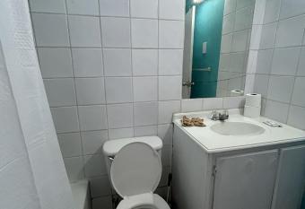 Bay Heights Escape has Balcony rooms