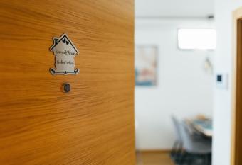 Dameski house Srebrni vrhovi has rooms with a private hot tub