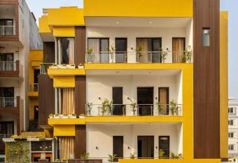 Lime Tree Hotel - Golf Course Road, Sector-43, Gurugram has Smoking/Balcony rooms