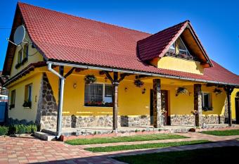 Casa Potcovarului has Balcony rooms