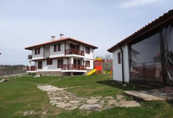 Guest House Ivanini Houses has Balcony rooms