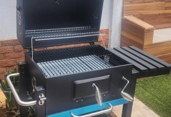 Casa C  moda y amplia con Terraza y Jardin has Balcony rooms