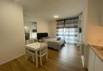 Monolocale con Terrazzo has Balcony rooms