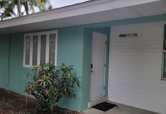 Mahi - New Renovation On Gulf Access Canal 1.3 Mile 2 Beach allows 18 year olds to book a room