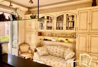 2 pi  ces au centre de Monaco has Balcony rooms