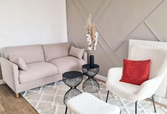 Perle d   vasion - Cin  ma priv  e - 15 minutes Paris has Balcony rooms