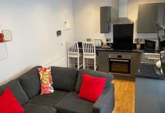 Maisonette flat Aberystwyth allows 18 year olds to book a room