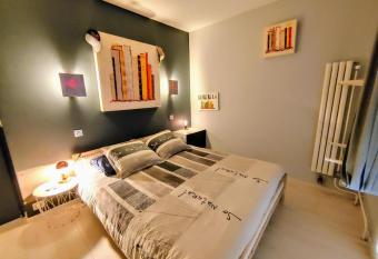 L Artiste, proche du centre de Rodez has Balcony rooms