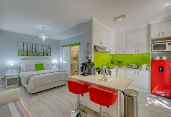 Greenwood Cottage, Somerset West has Balcony rooms